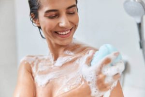 Как да се Къпем Правилно – Съвети, Препоръки и Натурални Продукти за Баня